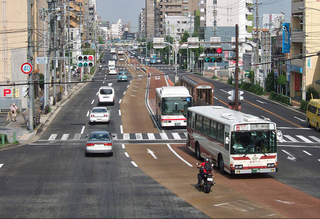 名古屋県警「専用バスレーンを走ってる車カス115台を逮捕しました」