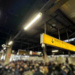 札幌駅がほぼ全線運休、快晴のためレール凍結、観光客凍死へ