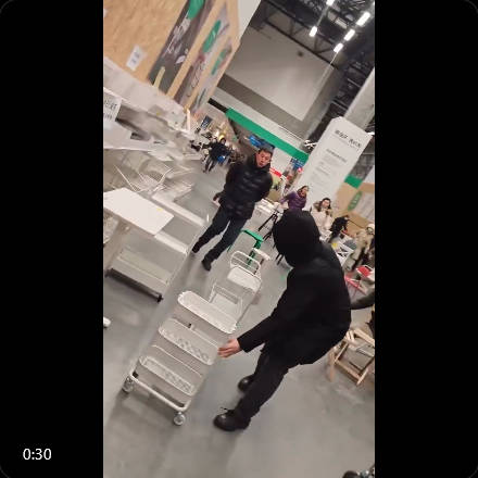 【中国】IKEAハルビン店、閉店セールで客が殺到　家具の争奪戦にｗｗｗ