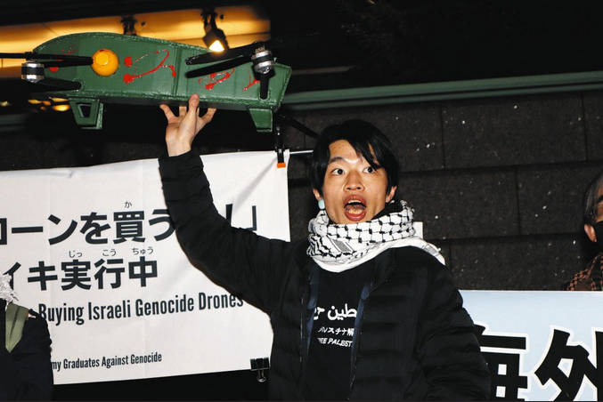 防衛省前でハンガーストライキ　水、塩、砂糖だけを摂取して座り込みを続ける