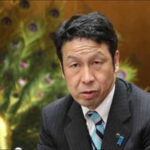 【動画】　中革連・米山隆一、路肩に寄せてあった雪を何故か車道にせっせと戻す　道交法違反との指摘も