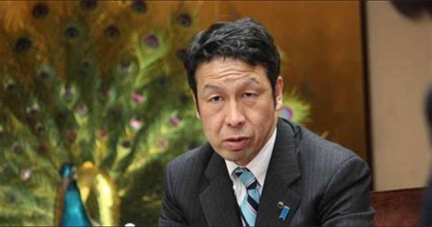 【動画】　中革連・米山隆一、路肩に寄せてあった雪を何故か車道にせっせと戻す　道交法違反との指摘も