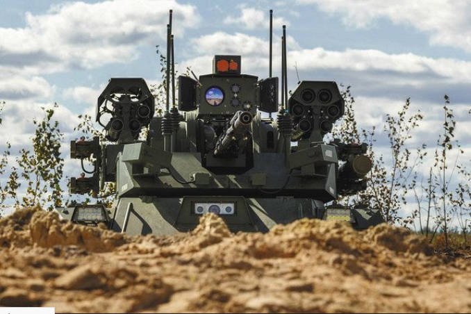 【ウクライナ前線】省力化　地上AIロボがロシア兵3名を捕虜にする動画／別機種の遠隔ロボが敵強襲部隊を射撃制圧し45日間守備