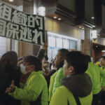 【街頭演説】保守系候補に罵声を浴びせる集団が現れる     「演説が聞こえない」「暴力を受けるのでは」おびえる聴衆、事前告知見送りも