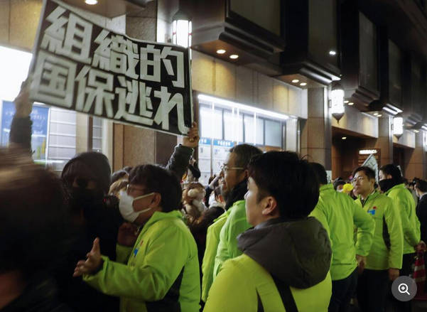 やはり「しばき隊」が総動員されている模様。候補に罵声、演説「聞こえない」おびえる聴衆