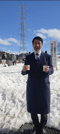 【動画】 米山隆一、今度は雪を側道側にちゃんと積む 「車道に撒いた方が早く解ける｣とは何だったのか