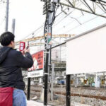 【悲報】広島カープ職員、羽月隆太郎を取り除くため6万個のカプセルトイを1つ1つ確認