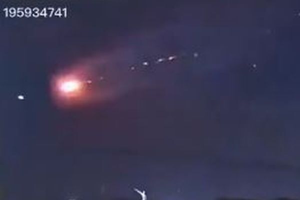 中国軍が火球をミサイルで撃墜か？SNSに投稿された動画が話題に