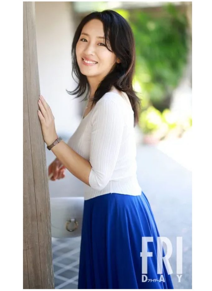 【芸能】Iカップの女神・神楽坂恵、14年ぶり決意の再始動、写真集を発売！  2011年に園子温との結婚を機に活動をセーブ