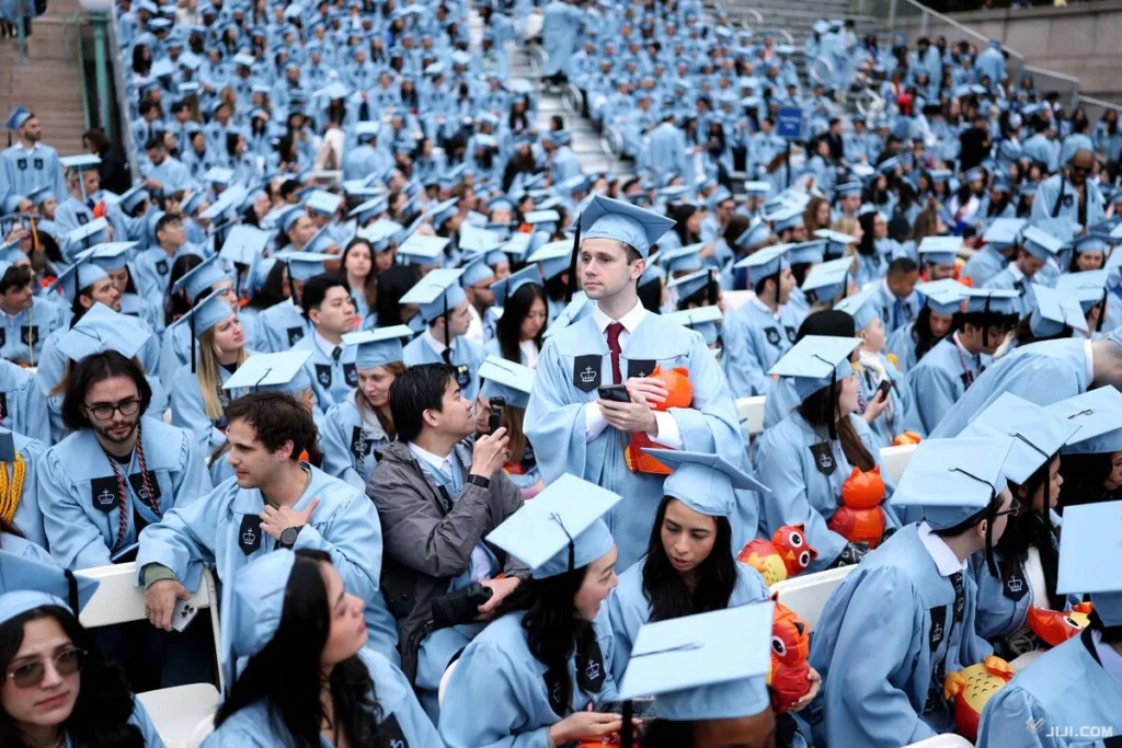 米国、就職氷河期に　株価は史上最高値だが、新卒者の失業率が異常に高くなり、Z世代を直撃　新卒の仕事がAIに奪われ