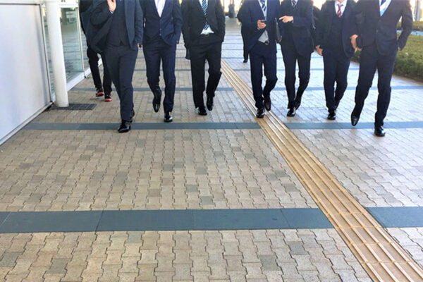 【X】「男同士で？ありえない」SNSで男女間ギャップ露わに…！？女性には「目からウロコ」な男の友情の“境界線”