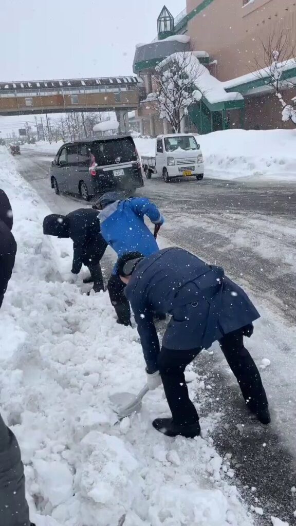 【動画】ハッピー米山さん、X民に突っ込まれたから今度はちゃんと側道に積むwww