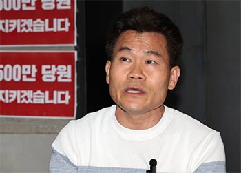 チャーリー・カークをロールモデルとする米国滞在保守YouTuberチョン、16万円の防弾チョッキ購入