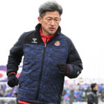 【サッカー】カズは「コンディション、体調不良です」指揮官が説明…0-6大敗も2戦連続メンバー外