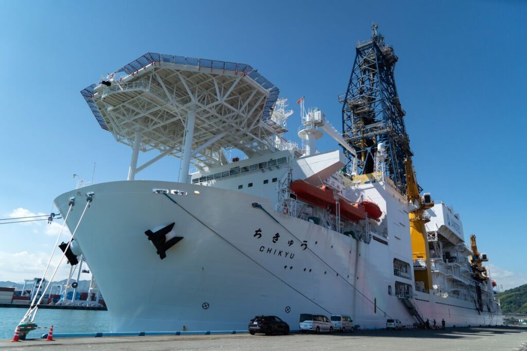 識者「日本レアアース、含有率1/100、精製特許無し、コスト10倍、産業化まで20年。結論ゴミ」