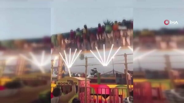 遊園地で乗客乗せた“巨大回転ブランコ”落下の瞬間　乗客避難中に再び崩れ1人死亡12人負傷　インド