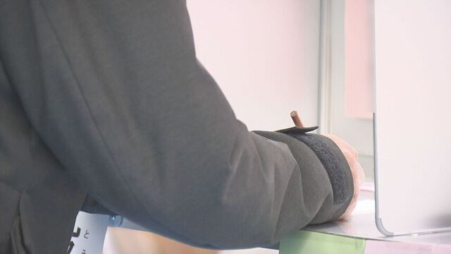 【待ち時間1時間超も】札幌市で衆院選の期日前投票所に長い列