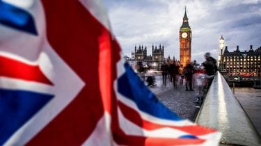 イーロン・マスク氏の投稿で全世界に知れ渡る「移民大国イギリスを揺るがす小中学生1200人への性犯罪」の全貌