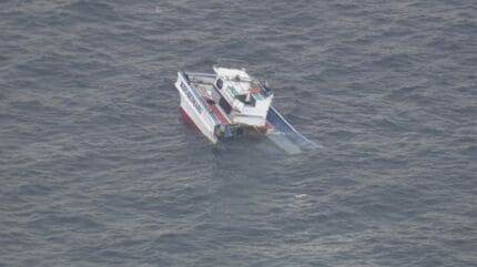 【三重】貨物船と遊漁船が衝突 13人が海に投げ出される 2人心肺停止 2人行方不明 9人ケガか 遊漁船は2つに割れて“沈没” 鳥羽市