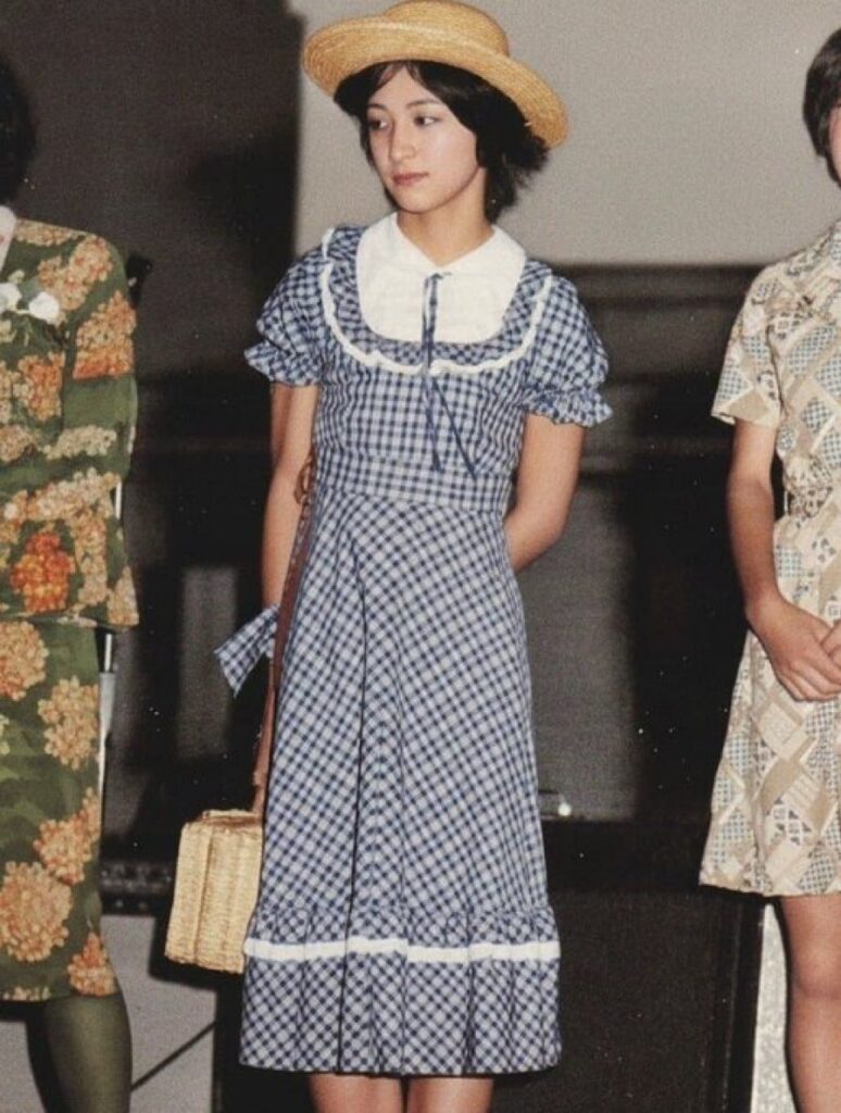 【ちょっとまって、これ荒木飛呂彦先生だってマジ？】16歳の時の学祭の女装ってマジ？いや美しすぎんか。いやいや…マジ？