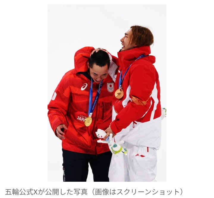 【冬季五輪】「中国の人間性よ」  スノボで金メダルの木村葵来の頭に…　表彰台で生まれた友情シーンにネット感動「本当に素敵」