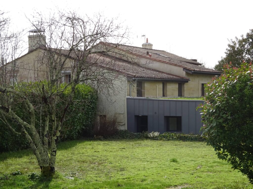 欧州で相次ぐ「中国人スパイ」の摘発　民宿を装い通信機設置、軍事情報の収集も