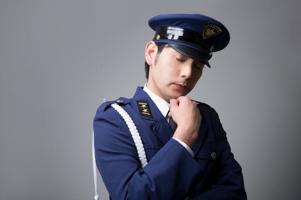 【元刑事が伝授】「警察です」にだまされない…本物そっくりの“ニセ警察官”見破る3つのポイント