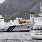 【海上保安庁の巡視船が警告】沖縄・尖閣諸島周辺に機関砲搭載の中国海警局船4隻航行
