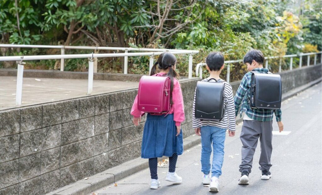 学童保育「小4の壁」とは？「民間学童に17日で約9万円払った」ケースも