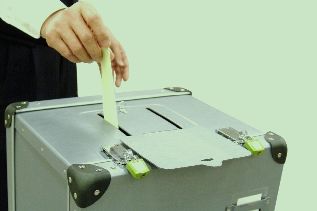 【自民】杉田水脈氏、大阪5区で落選見込み　　(朝日新聞)