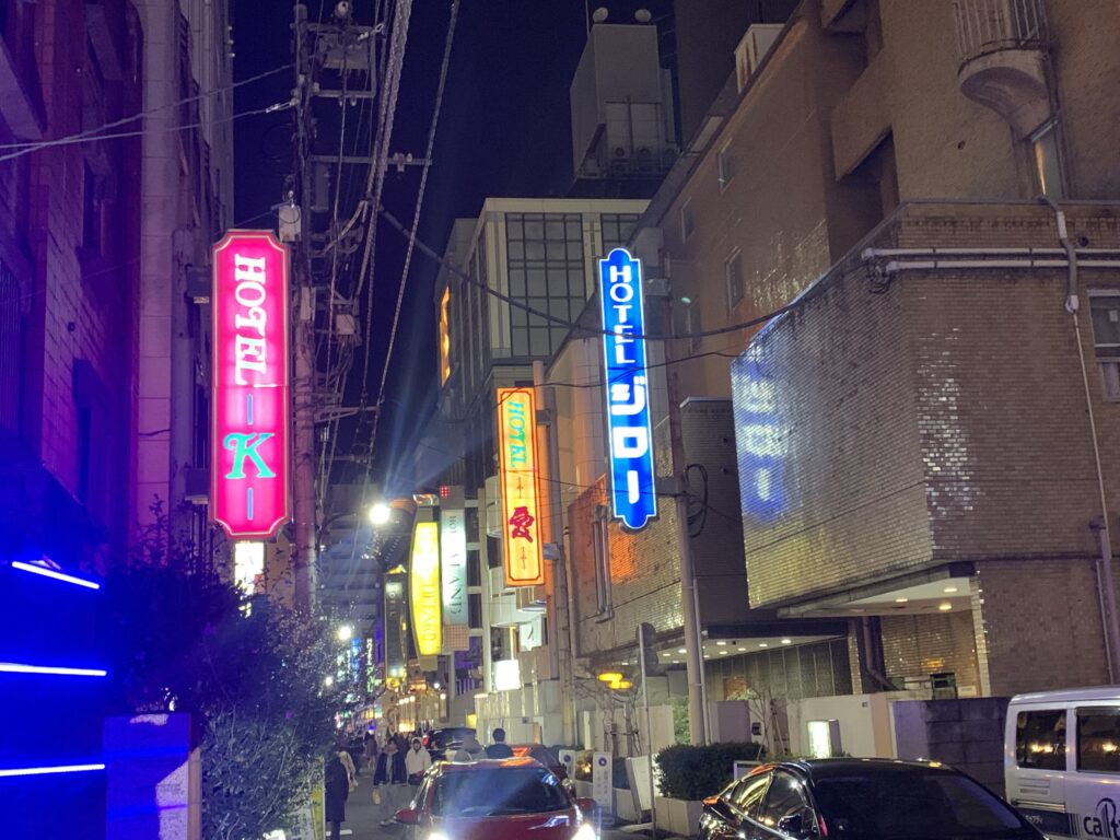 【社会】実の父に連れられて小学5年生の少女が歌舞伎町に　「売る側」で低年齢化が加速