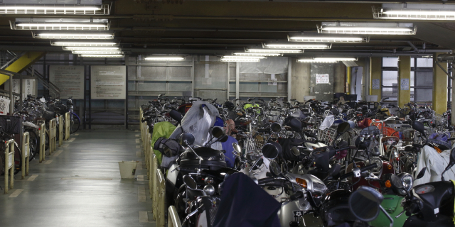 「どこに停めれば?」新基準原付ユーザー困惑　従来の50cc原付と同じ扱いのはずが…駐輪場で「利用不可」の場合も