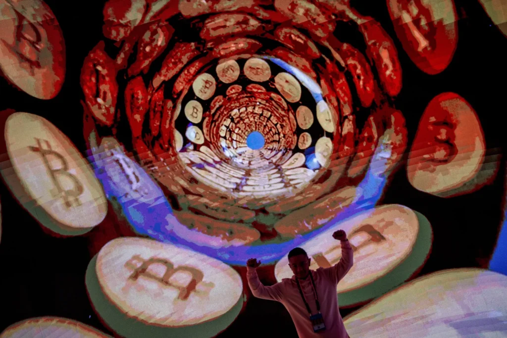 ビットコインが6.5万ドル割れ    トランプ氏再選後の上げが帳消し