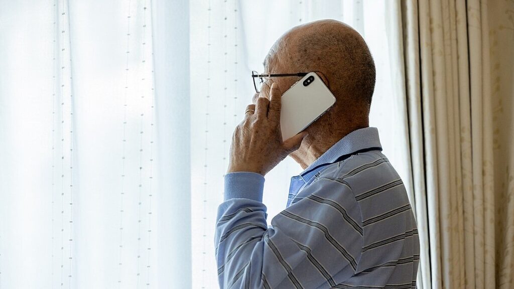 父さんを、扶養に入れてくれないか…年収600万円の35歳男性、尊敬する厳格な父から電話で告げられた「まさかのお願い」に絶句【CFPの助言】