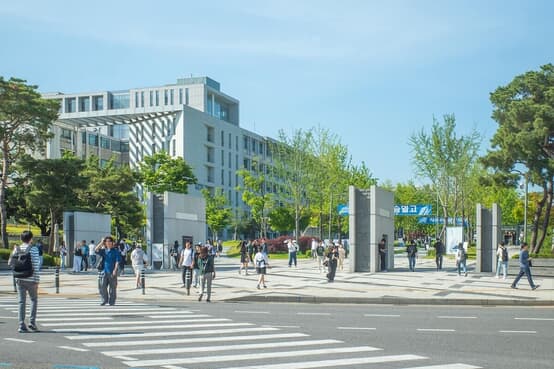 韓国から日本へ7万人 ── 大企業の高給より日本の「100％就職率」を選ぶ若者たち