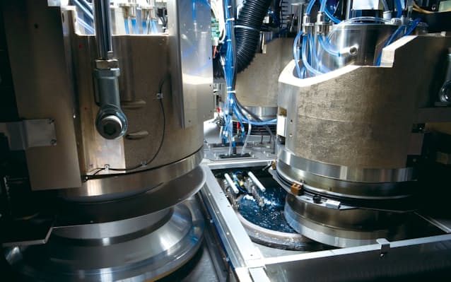 【日本経済新聞】上場企業の業績が好調、7割が増益、4年ぶり高水準