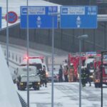 築地大橋で車7台絡む事故、警官ら6人軽傷　事故処理中に追突、雪影響か