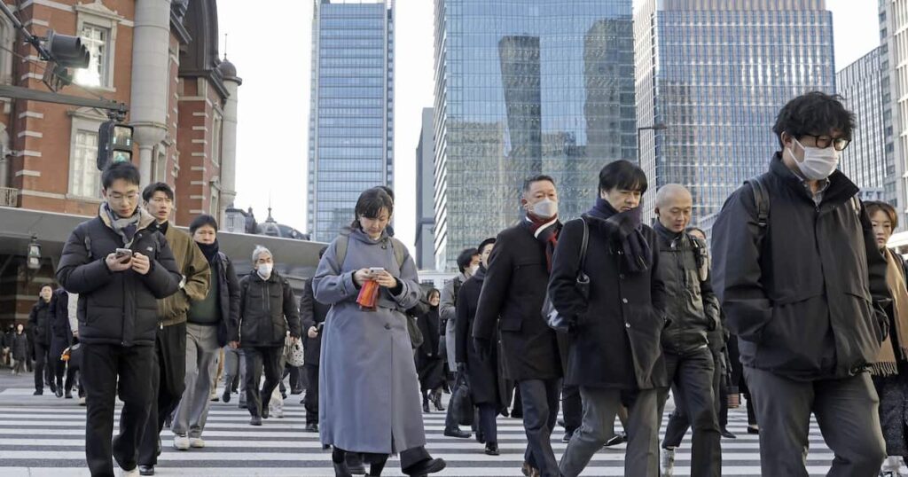 労働力人口が初の7千万人突破、女性・高齢者増　推計上回る　供給力底上げには力不足