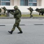 陸自、武装工作員を鎮圧する銃撃訓練を公開　宮古駐屯地創立7年で行事　市民が抗議「人が死ぬ場面を見せないで」 | 沖縄タイムス