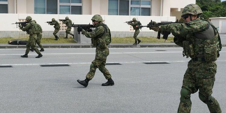 陸自、武装工作員を鎮圧する銃撃訓練を公開　宮古駐屯地創立7年で行事　市民が抗議「人が死ぬ場面を見せないで」 | 沖縄タイムス