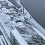 【悲報】東京都民さん、ノーマルタイヤで大惨事ww