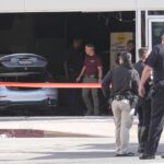 92歳運転の車が自転車に衝突　食料品店に突っ込み３人が死亡