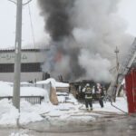 【北海道】雪で埋まった「猫の通り道」をバーナーでとかそうと…倉庫が火事 隣の建物にも延焼