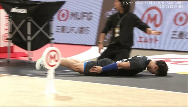 バレー・西田有志選手が女性ｽﾀｯﾌにｻｰﾌﾞを当ててしまった直後に見せたｽﾗｲﾃﾞｨﾝｸﾞ土下寝　世界が絶賛