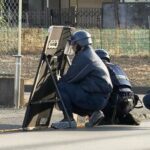 【群馬】信金強盗犯が現場に不審な箱残して逃走…片言の日本語の黒い目出し帽の男が現金奪う　警察は爆発物か確認中　桐生