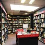 【社会】コンビニすらなかった郊外や地方に新規開店するポツンと書店、ビデオ試写室が併設されるケースも　子供から「何が見られるの？」と聞かれ親は困惑