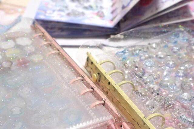 【社会】「人間の醜さを感じた」シール求めトラック“詰め寄り”、買い占め行為で警察沙汰も…止まらないブームに店員が悲鳴