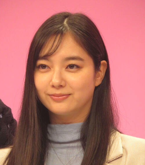 【芸能】新川優愛「某男性有名アイドルの方からメールがきました」  注意喚起