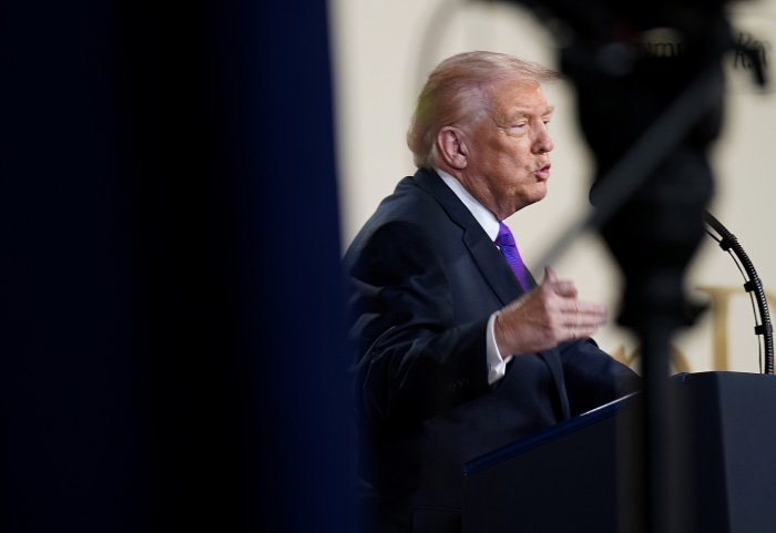 トランプ氏、オバマ夫妻を類人猿として描いた動画削除－上院共和党の黒人議員他がトランプ氏非難