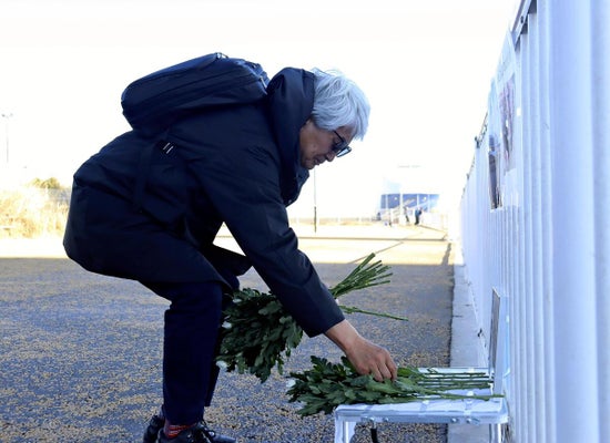 【社会】 コロナ集団感染「ダイヤモンド・プリンセス」寄港から６年、元乗客が献花「世話してくれた船員の涙忘れない」